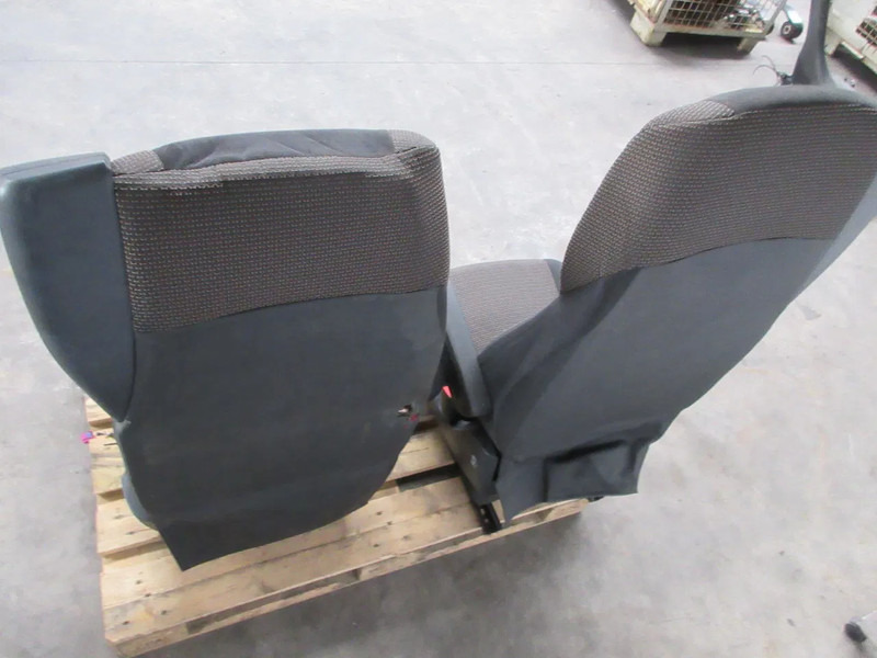 DAF 1978966//1844380 STOELEN SET DAF CF 440 EURO 6 MODEL 2018 - Seat for Truck: picture 3 DAF 1978966//1844380 STOELEN SET DAF CF 440 EURO 6 MODEL 2018 - Seat for Truck: picture 3