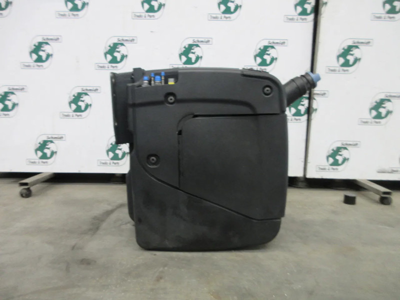 DAF 2303398 // 1928706 AD BLUE TANK 90 LITER DAF XF CF EURO 6 MODEL 2020 - Fuel tank for Truck: picture 2 DAF 2303398 // 1928706 AD BLUE TANK 90 LITER DAF XF CF EURO 6 MODEL 2020 - Fuel tank for Truck: picture 2
