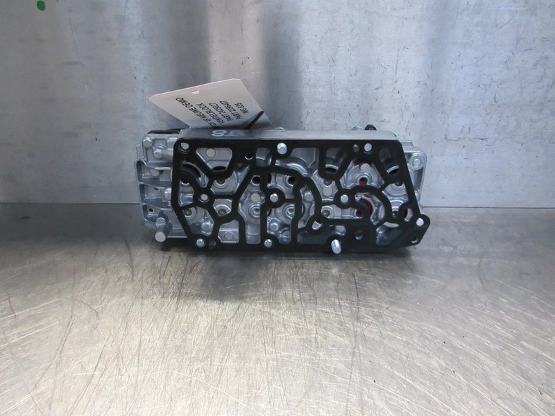 DAF 2425027 // 2396407 VENTIELBLOCK MODULEN DAF XG 480 MODEL 2023 NIEUWE & GEBRUIK - Clutch and parts for Truck: picture 2 DAF 2425027 // 2396407 VENTIELBLOCK MODULEN DAF XG 480 MODEL 2023 NIEUWE & GEBRUIK - Clutch and parts for Truck: picture 2
