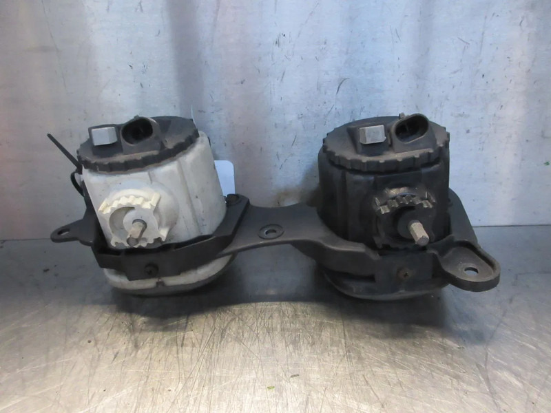 Iveco 504181095//504181096 IVECO HI WAY EURO 6 MODEL 2016 - Fog light for Truck: picture 2 Iveco 504181095//504181096 IVECO HI WAY EURO 6 MODEL 2016 - Fog light for Truck: picture 2