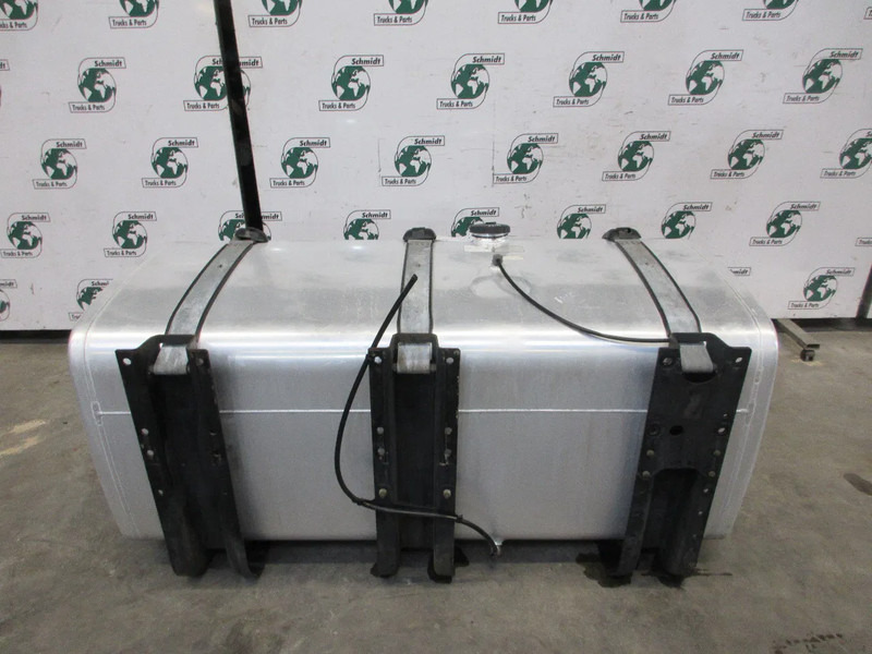 MAN 81.12201-5968 //710 LITER INHOUD MAN 18.460 EURO 6 MODEL 2021 - Fuel tank for Truck: picture 3 MAN 81.12201-5968 //710 LITER INHOUD MAN 18.460 EURO 6 MODEL 2021 - Fuel tank for Truck: picture 3