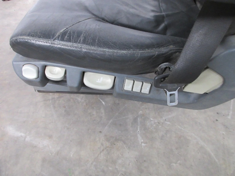 MAN 81.62307-6623//81.62307-662181.62307-6562//81.62307-6558 STOELEN SET - Seat for Truck: picture 4 MAN 81.62307-6623//81.62307-662181.62307-6562//81.62307-6558 STOELEN SET - Seat for Truck: picture 4