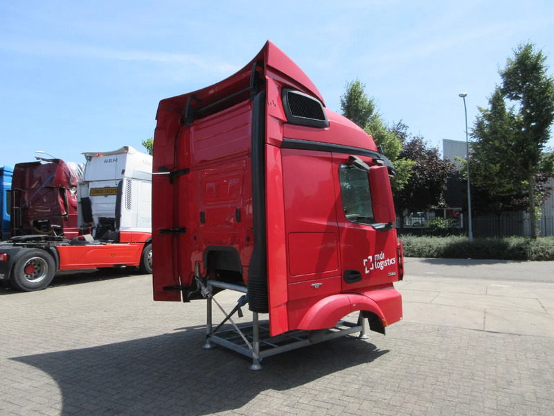 Mercedes-Benz A 000 600 10 05 CABINE MERCEDES 1842 EURO 6 MODEL 2018 - Cab and interior for Truck: picture 4 Mercedes-Benz A 000 600 10 05 CABINE MERCEDES 1842 EURO 6 MODEL 2018 - Cab and interior for Truck: picture 4