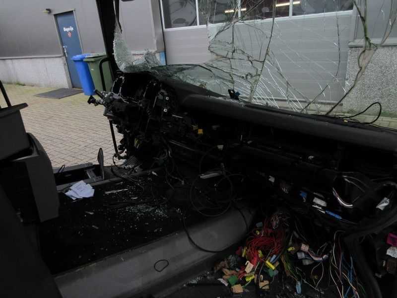 Scania S 450 CABINE ALLEEN VOOR ONDERDELEN SLOOP !!!! - Cab and interior for Truck: picture 4 Scania S 450 CABINE ALLEEN VOOR ONDERDELEN SLOOP !!!! - Cab and interior for Truck: picture 4