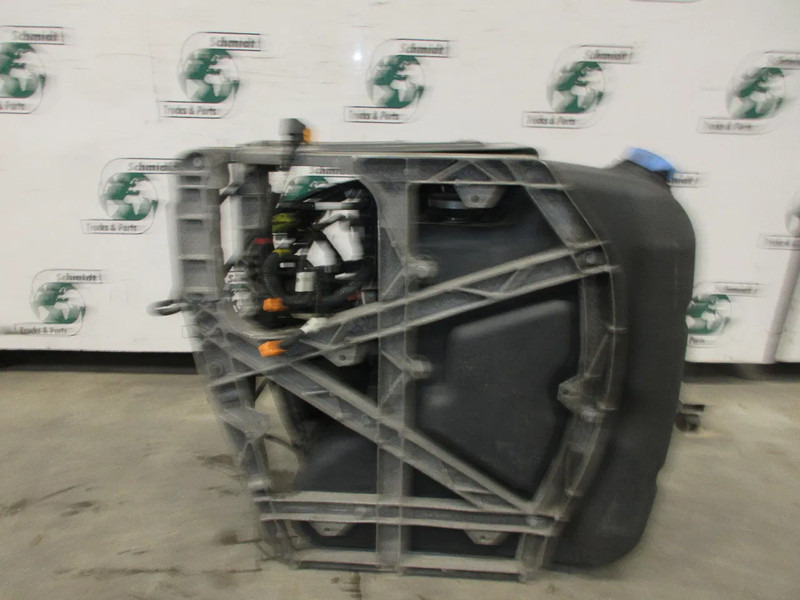 Volvo 23225656 // 24047642 AD BLUE TANK VOLVO FM 330 EURO 6 MODEL 2023 - Fuel tank for Truck: picture 2 Volvo 23225656 // 24047642 AD BLUE TANK VOLVO FM 330 EURO 6 MODEL 2023 - Fuel tank for Truck: picture 2