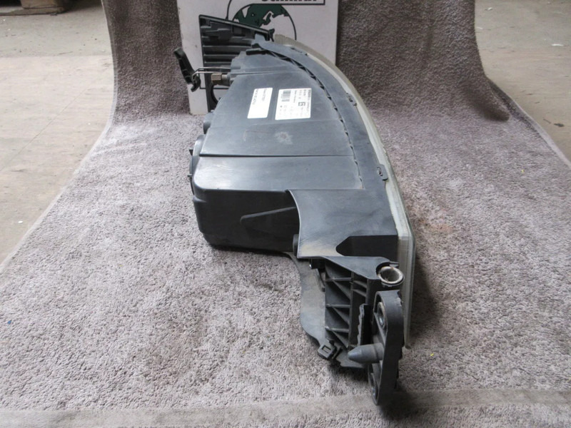 Volvo 82140763 MISTLAMP VOLVO FH SERIE EURO 6 - Fog light for Truck: picture 2 Volvo 82140763 MISTLAMP VOLVO FH SERIE EURO 6 - Fog light for Truck: picture 2