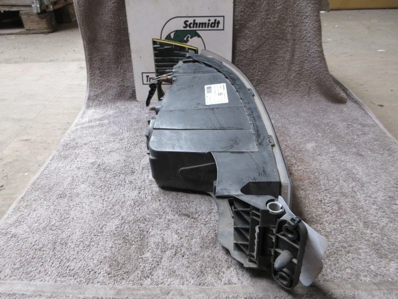 Volvo 84186279 MISTLAMP VOLVO LINKS FH SERIE EURO 6 - Fog light for Truck: picture 2 Volvo 84186279 MISTLAMP VOLVO LINKS FH SERIE EURO 6 - Fog light for Truck: picture 2