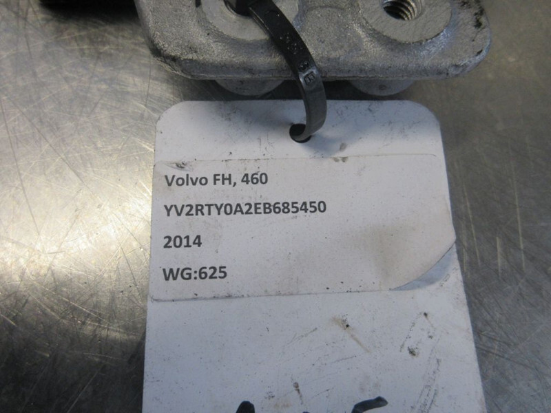 Volvo FH 21767462 VERBINDINGSPIJP EURO 6 - Engine and parts for Truck: picture 4 Volvo FH 21767462 VERBINDINGSPIJP EURO 6 - Engine and parts for Truck: picture 4