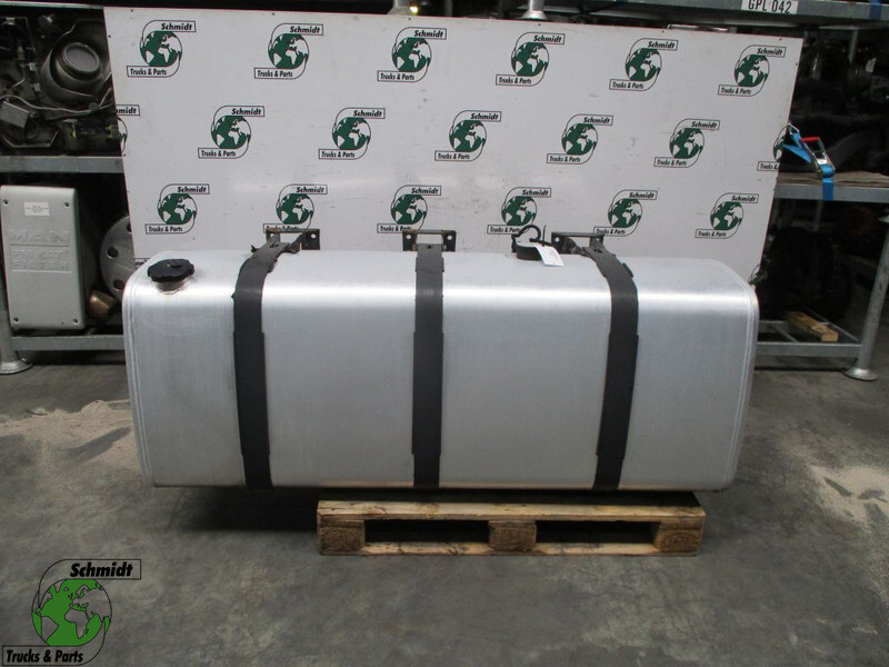 Volvo FM 21516457 BRANDSTOFTANK 730L EURO 5 - Fuel tank for Truck: picture 1 Volvo FM 21516457 BRANDSTOFTANK 730L EURO 5 - Fuel tank for Truck: picture 1