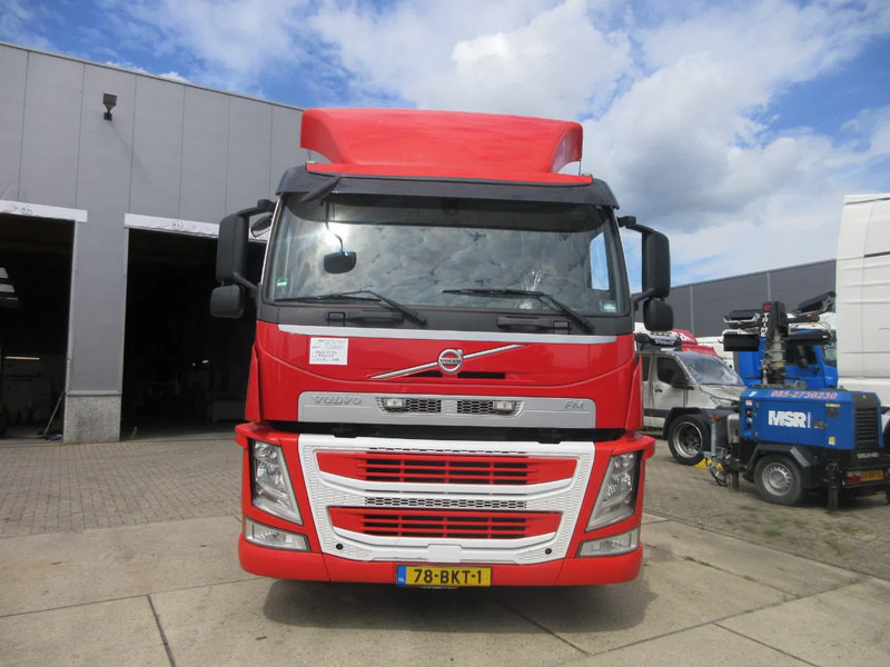 Volvo FM FM 330 - Container transporter/ Swap body truck: picture 2 Volvo FM FM 330 - Container transporter/ Swap body truck: picture 2