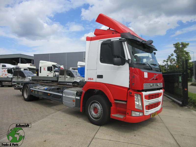 Volvo FM FM 330 - Container transporter/ Swap body truck: picture 1 Volvo FM FM 330 - Container transporter/ Swap body truck: picture 1