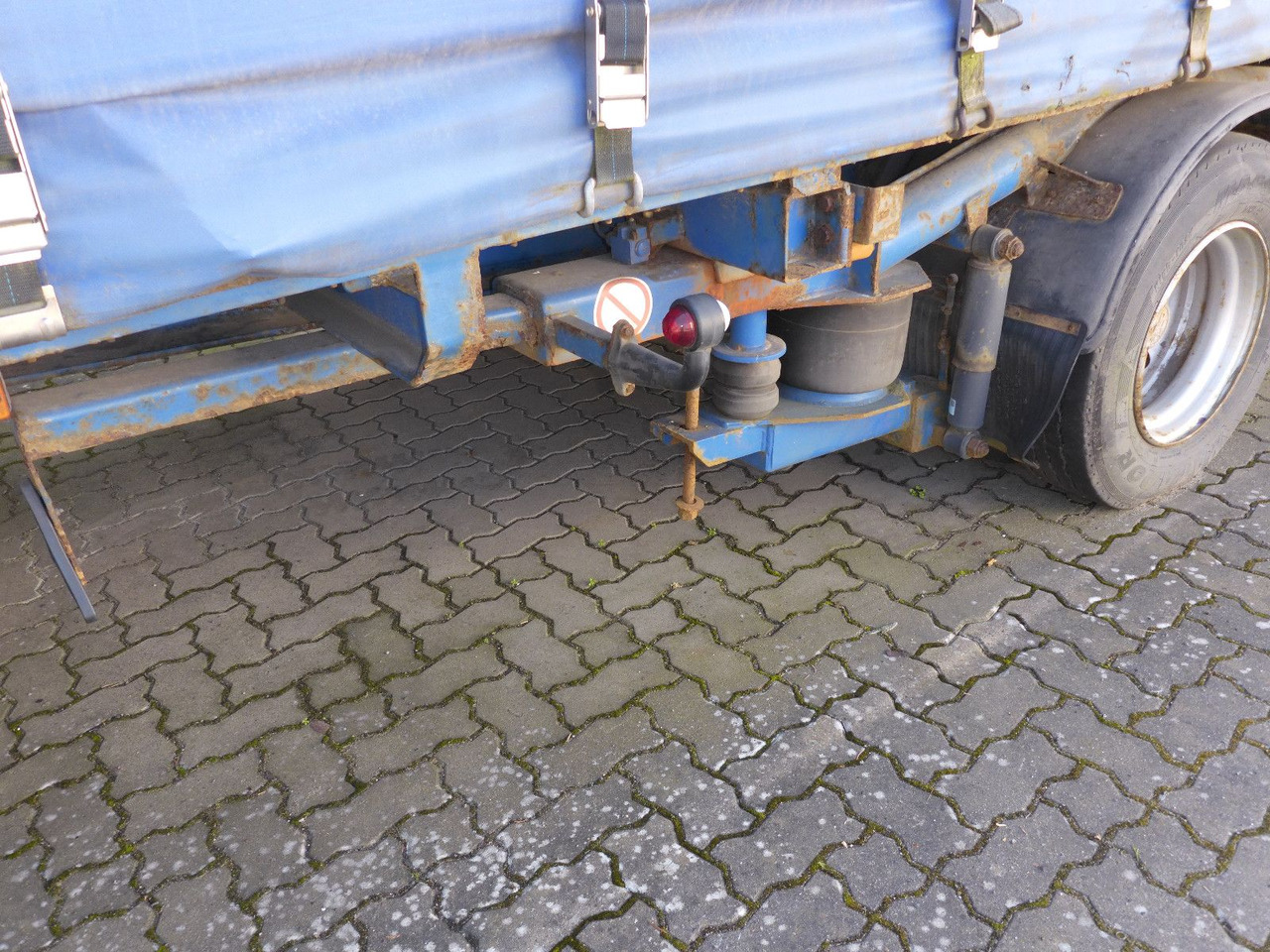 SLSK220 - Low loader semi-trailer: picture 3 SLSK220 - Low loader semi-trailer: picture 3