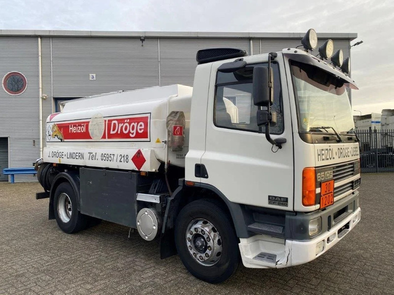DAF 65CF-240 / FULL STEEL / POMP / 3 COMPARTIMENTS / 8350 LITER / ONLY:25969 KM / EURO-2 / MANUAL / GOOD CONDITION - Tank truck: picture 2 DAF 65CF-240 / FULL STEEL / POMP / 3 COMPARTIMENTS / 8350 LITER / ONLY:25969 KM / EURO-2 / MANUAL / GOOD CONDITION - Tank truck: picture 2