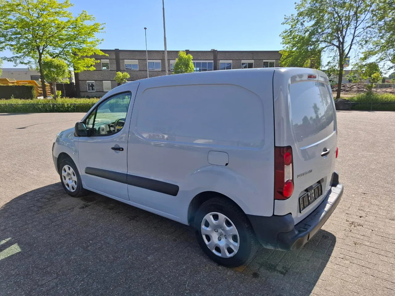 Peugeot Partner 1.6 HDI / TUV:12-01-2026 / AIRCO / CLOSED BOX / MANUAL / EURO-5 b / 2015 - Small van: picture 3 Peugeot Partner 1.6 HDI / TUV:12-01-2026 / AIRCO / CLOSED BOX / MANUAL / EURO-5 b / 2015 - Small van: picture 3