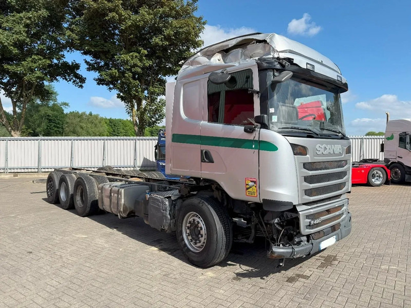 Scania R490 / 8X4 / ENGINE RUNNING / RETARDER / 9 TON FRONT AXLE / LIFT+LENKACHSE / AUTOMATIC / EURO-6 / 2017 - Cab chassis truck: picture 2 Scania R490 / 8X4 / ENGINE RUNNING / RETARDER / 9 TON FRONT AXLE / LIFT+LENKACHSE / AUTOMATIC / EURO-6 / 2017 - Cab chassis truck: picture 2