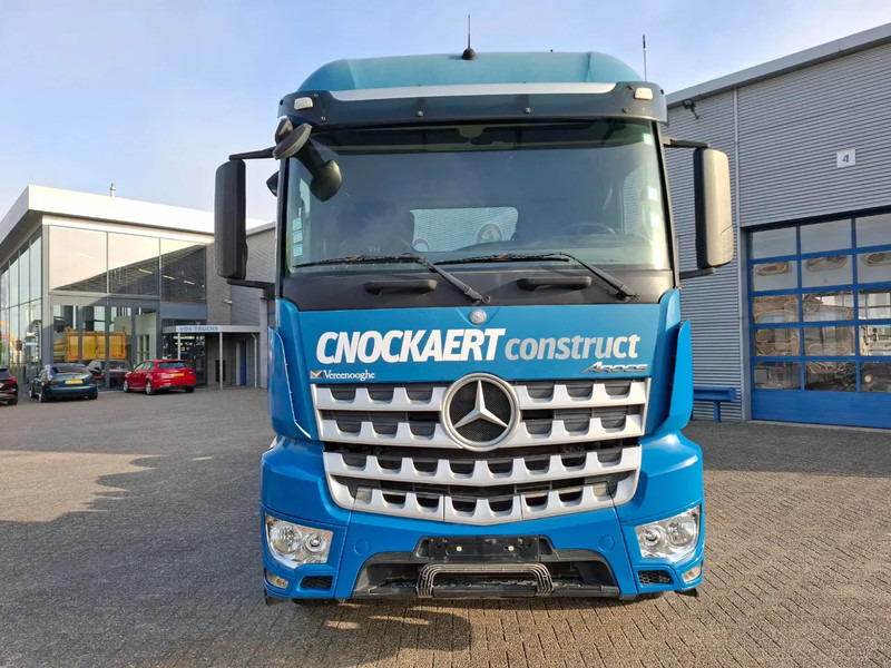 Tractor unit Mercedes-Benz Arocs 2851 / 6X4 / HYDRAULICS / BIG AXLE / ALCOA / AIRCO / AUTOMATIC / EURO-6 / 2015: picture 6 Tractor unit Mercedes-Benz Arocs 2851 / 6X4 / HYDRAULICS / BIG AXLE / ALCOA / AIRCO / AUTOMATIC / EURO-6 / 2015: picture 6