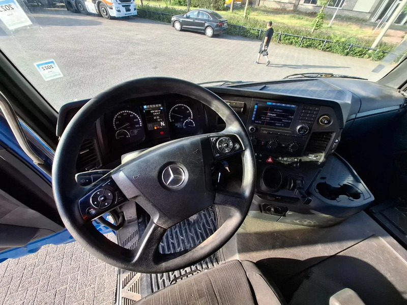 Tractor unit Mercedes-Benz Arocs 2851 / 6X4 / HYDRAULICS / BIG AXLE / ALCOA / AIRCO / AUTOMATIC / EURO-6 / 2015: picture 12 Tractor unit Mercedes-Benz Arocs 2851 / 6X4 / HYDRAULICS / BIG AXLE / ALCOA / AIRCO / AUTOMATIC / EURO-6 / 2015: picture 12