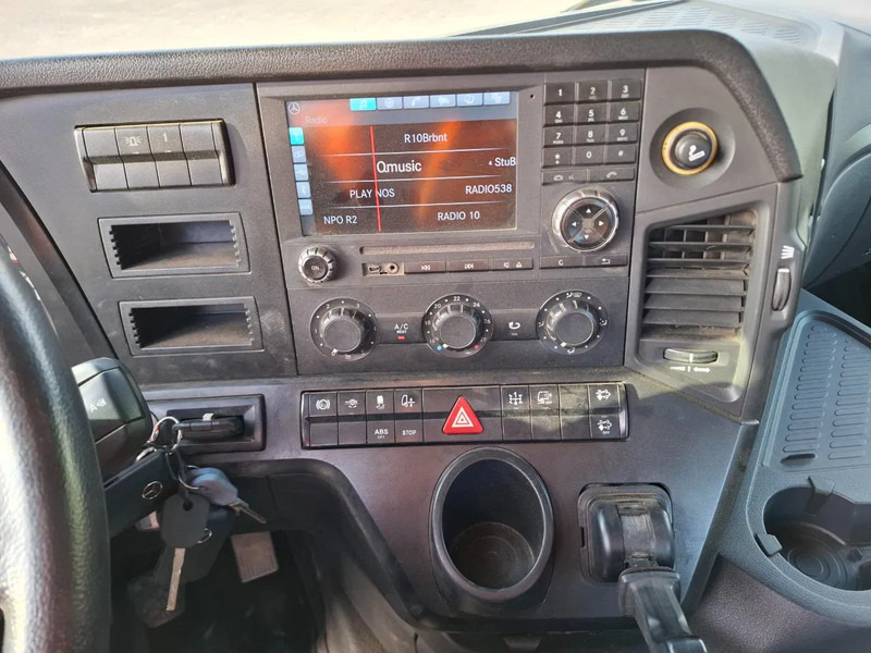 Tractor unit Mercedes-Benz Arocs 2851 / 6X4 / HYDRAULICS / BIG AXLE / ALCOA / AIRCO / AUTOMATIC / EURO-6 / 2015: picture 20 Tractor unit Mercedes-Benz Arocs 2851 / 6X4 / HYDRAULICS / BIG AXLE / ALCOA / AIRCO / AUTOMATIC / EURO-6 / 2015: picture 20