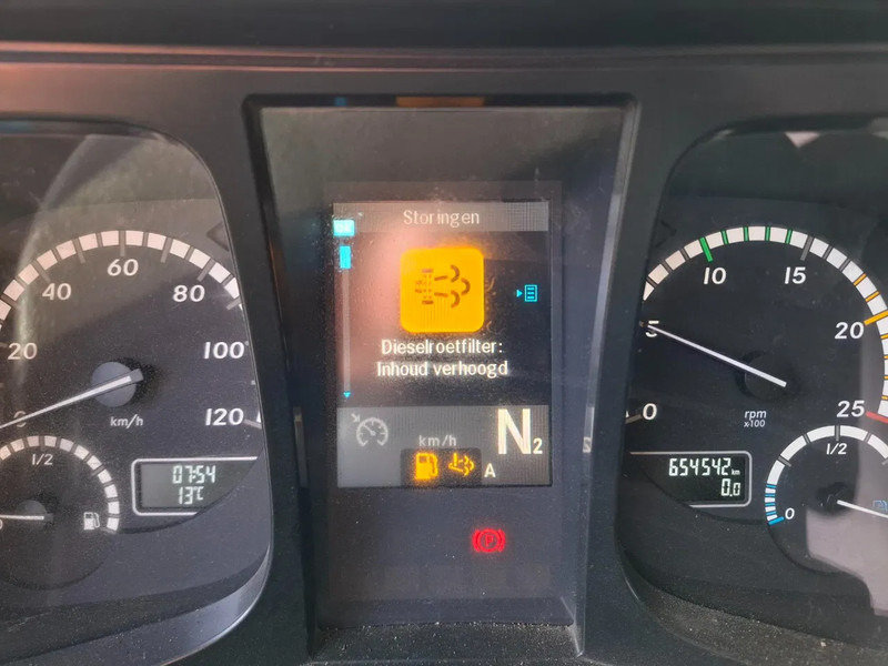 Tractor unit Mercedes-Benz Arocs 2851 / 6X4 / HYDRAULICS / BIG AXLE / ALCOA / AIRCO / AUTOMATIC / EURO-6 / 2015: picture 17 Tractor unit Mercedes-Benz Arocs 2851 / 6X4 / HYDRAULICS / BIG AXLE / ALCOA / AIRCO / AUTOMATIC / EURO-6 / 2015: picture 17