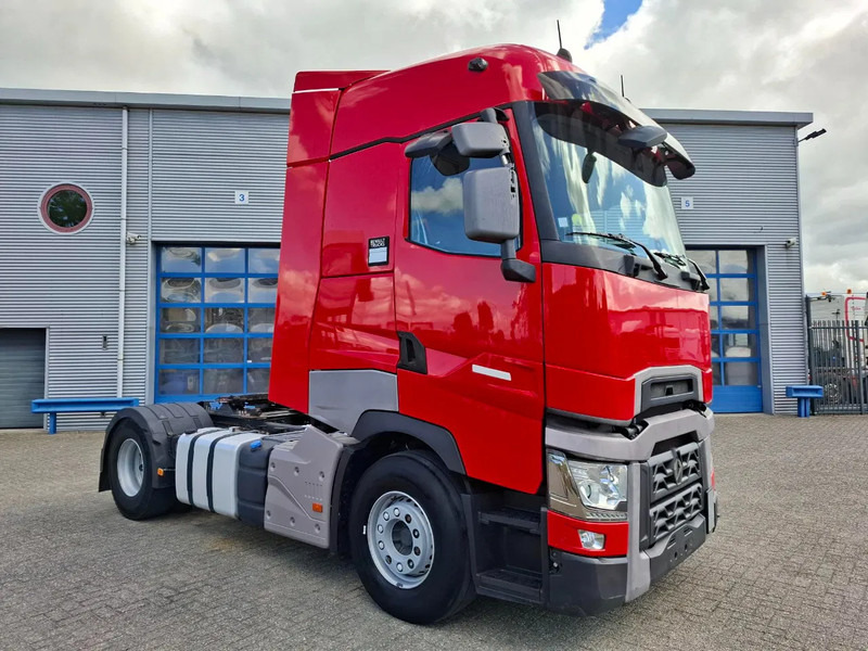 Renault T520 / RETARDER / DOUBLE TANK / TUV:19-03-2026 / PARKCOOL / ACC / LWDS / FRIDGE / AUTOMATIC / EURO-6 / 2019 - Tractor unit: picture 2 Renault T520 / RETARDER / DOUBLE TANK / TUV:19-03-2026 / PARKCOOL / ACC / LWDS / FRIDGE / AUTOMATIC / EURO-6 / 2019 - Tractor unit: picture 2