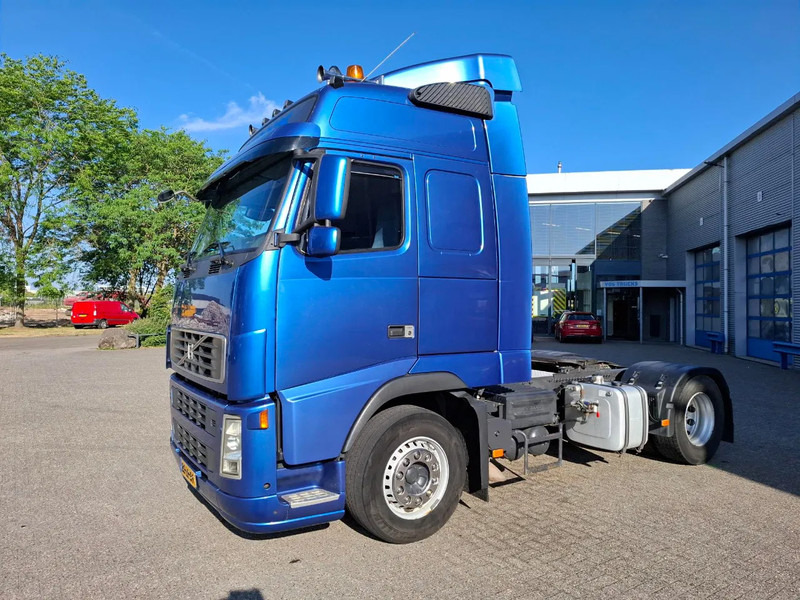 Volvo FH13-400 / HYDRAULICS / NL TRUCK / GLOBETROTTER / FRIGDE / AIRCO / AUTOMATIC / EURO-5 / 2006 - Tractor unit: picture 1 Volvo FH13-400 / HYDRAULICS / NL TRUCK / GLOBETROTTER / FRIGDE / AIRCO / AUTOMATIC / EURO-5 / 2006 - Tractor unit: picture 1
