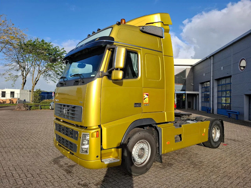 Volvo FH13-480 / VEB / HYDRAULICS / TUV:13-03-2026 / FRIDGE / GOOD CONDITION / SIDESKIRTS / MANUAL / EURO-3 / 2006 - Tractor unit: picture 1 Volvo FH13-480 / VEB / HYDRAULICS / TUV:13-03-2026 / FRIDGE / GOOD CONDITION / SIDESKIRTS / MANUAL / EURO-3 / 2006 - Tractor unit: picture 1