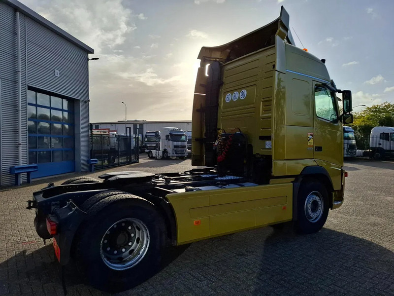 Volvo FH13-480 / VEB / HYDRAULICS / TUV:13-03-2026 / FRIDGE / GOOD CONDITION / SIDESKIRTS / MANUAL / EURO-3 / 2006 - Tractor unit: picture 5 Volvo FH13-480 / VEB / HYDRAULICS / TUV:13-03-2026 / FRIDGE / GOOD CONDITION / SIDESKIRTS / MANUAL / EURO-3 / 2006 - Tractor unit: picture 5