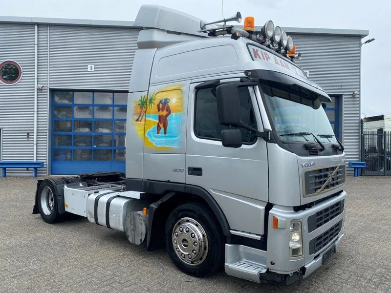 Volvo FM9-300 / MEGA / FULL-AIR / XENON / ONLY:372618KM / MANUAL / EURO-3 / 2004 - Tractor unit: picture 2 Volvo FM9-300 / MEGA / FULL-AIR / XENON / ONLY:372618KM / MANUAL / EURO-3 / 2004 - Tractor unit: picture 2