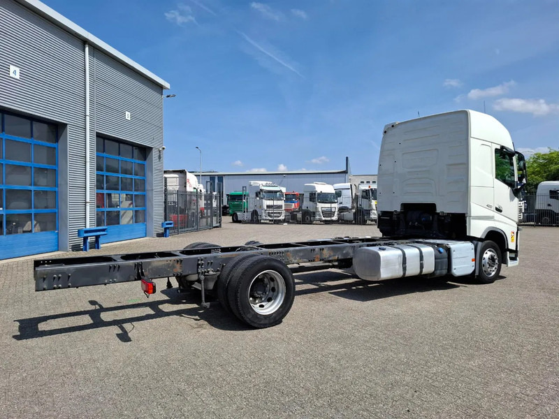 Volvo FH4-420 / PTO / DOUBLE TANK / I-PARKCOOL / VEB+ / LWDS / TUV:10-07-2025 / AUTOMATIC / EURO-6 / 2016 - Cab chassis truck: picture 5 Volvo FH4-420 / PTO / DOUBLE TANK / I-PARKCOOL / VEB+ / LWDS / TUV:10-07-2025 / AUTOMATIC / EURO-6 / 2016 - Cab chassis truck: picture 5