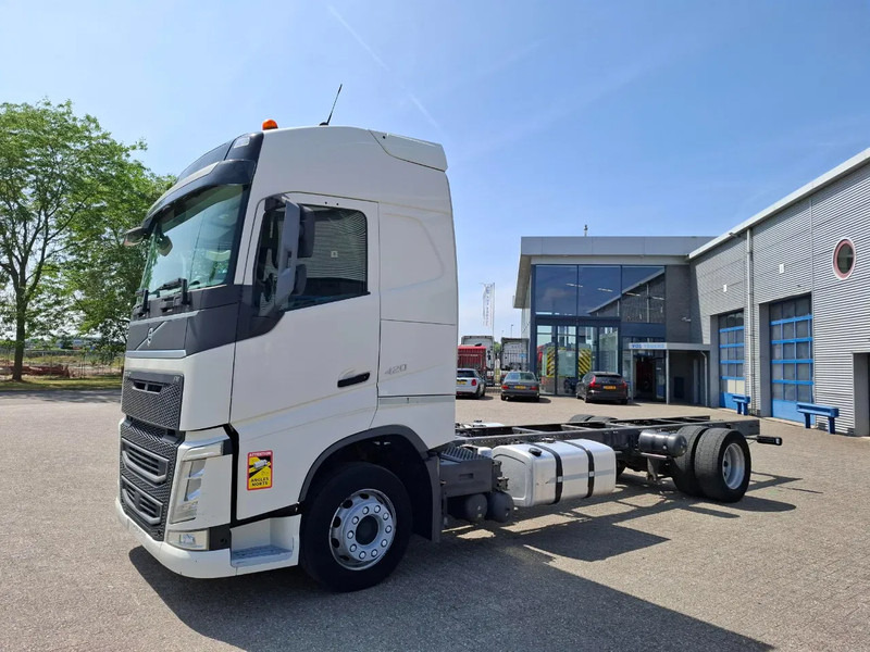 Volvo FH4-420 / PTO / DOUBLE TANK / I-PARKCOOL / VEB+ / LWDS / TUV:10-07-2025 / AUTOMATIC / EURO-6 / 2016 - Cab chassis truck: picture 1 Volvo FH4-420 / PTO / DOUBLE TANK / I-PARKCOOL / VEB+ / LWDS / TUV:10-07-2025 / AUTOMATIC / EURO-6 / 2016 - Cab chassis truck: picture 1
