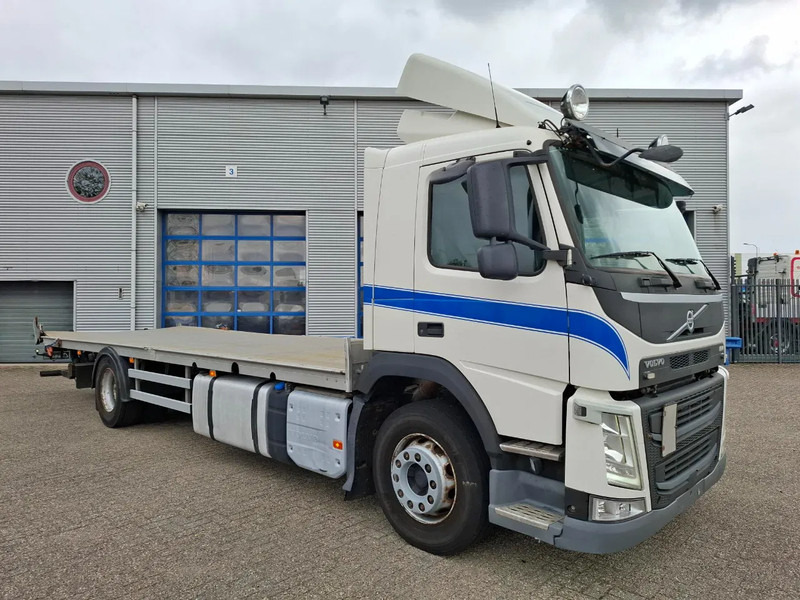 Volvo FM11-330 / ONLY:376356 KM / NAVI / FULL-AIR / PLATFORM 2500KG / LWDS / AIRCO / AUTOMATIC / EURO-6 / 2016 - Cab chassis truck: picture 2 Volvo FM11-330 / ONLY:376356 KM / NAVI / FULL-AIR / PLATFORM 2500KG / LWDS / AIRCO / AUTOMATIC / EURO-6 / 2016 - Cab chassis truck: picture 2