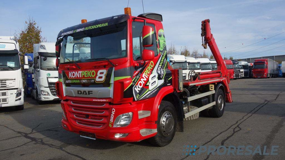 DAF CF 370 FA Day Cab EURO 6 řetězový nosič kontejnerů AK12 - Skip loader truck: picture 2 DAF CF 370 FA Day Cab EURO 6 řetězový nosič kontejnerů AK12 - Skip loader truck: picture 2