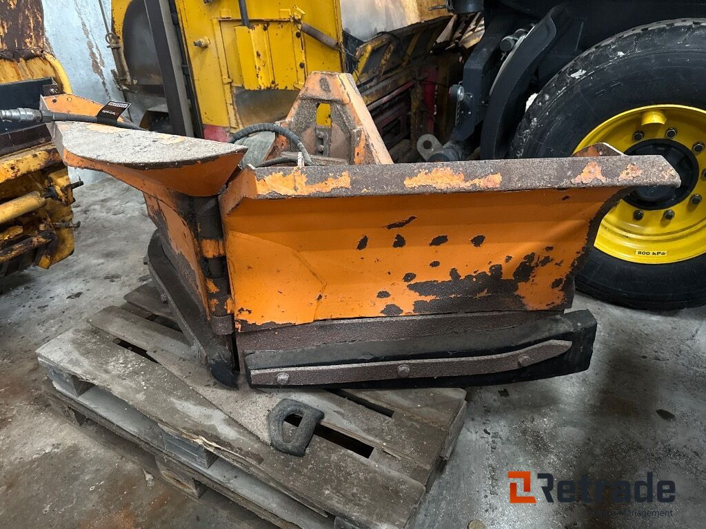 AM/HWH V-sneplov med 2 * 90 cm / Snowplow - Construction equipment: picture 3 AM/HWH V-sneplov med 2 * 90 cm / Snowplow - Construction equipment: picture 3