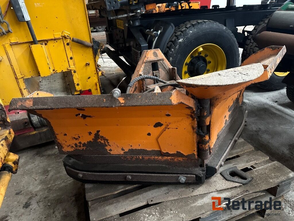 AM/HWH V-sneplov med 2 * 90 cm / Snowplow - Construction equipment: picture 4 AM/HWH V-sneplov med 2 * 90 cm / Snowplow - Construction equipment: picture 4