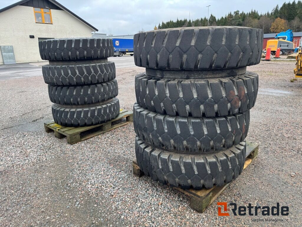 8 däck på fälg till Volvo Grävmaskin 10,00-20 - Construction machinery: picture 5 8 däck på fälg till Volvo Grävmaskin 10,00-20 - Construction machinery: picture 5