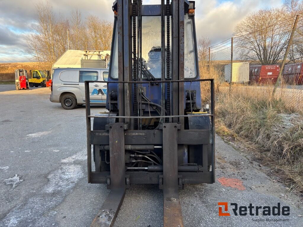 Komatsu FD40t-7 truck - Forklift: picture 3 Komatsu FD40t-7 truck - Forklift: picture 3