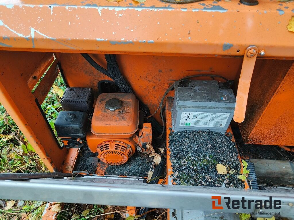 Sand/salt spreder Acometis 3200 - Construction equipment: picture 3 Sand/salt spreder Acometis 3200 - Construction equipment: picture 3