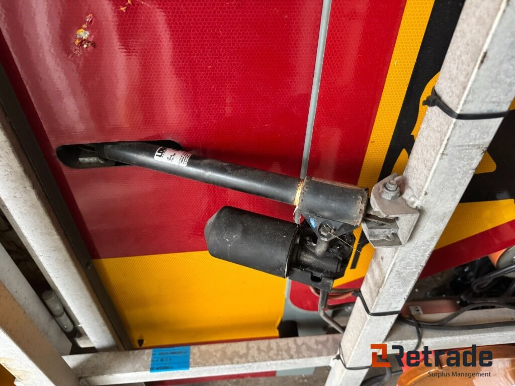 Takskylt med elhydraulisk resning - Construction equipment: picture 3 Takskylt med elhydraulisk resning - Construction equipment: picture 3