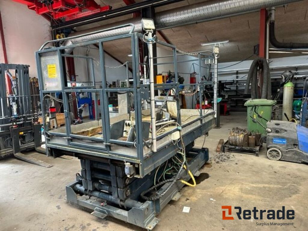 Upright Sax Platform 10 meter / Scissor platform 10 meters - Scissor lift: picture 2 Upright Sax Platform 10 meter / Scissor platform 10 meters - Scissor lift: picture 2