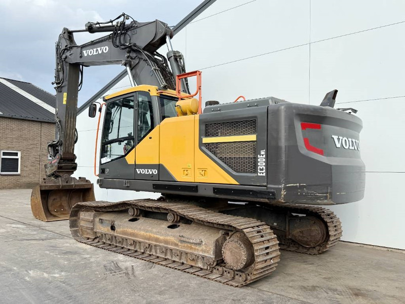 Volvo EC300ENL - Oilquick / Triple Boom / Tilting Bucket - Crawler excavator: picture 3 Volvo EC300ENL - Oilquick / Triple Boom / Tilting Bucket - Crawler excavator: picture 3