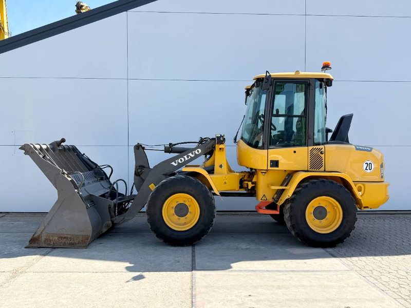 Volvo L30G - German Machine / 3rd Function - Wheel loader: picture 1 Volvo L30G - German Machine / 3rd Function - Wheel loader: picture 1