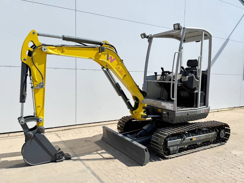 WACKER NEUSON EZ26 Zero Tail - Hammer Lines / Trench Bucket - Mini excavator: picture 2 WACKER NEUSON EZ26 Zero Tail - Hammer Lines / Trench Bucket - Mini excavator: picture 2