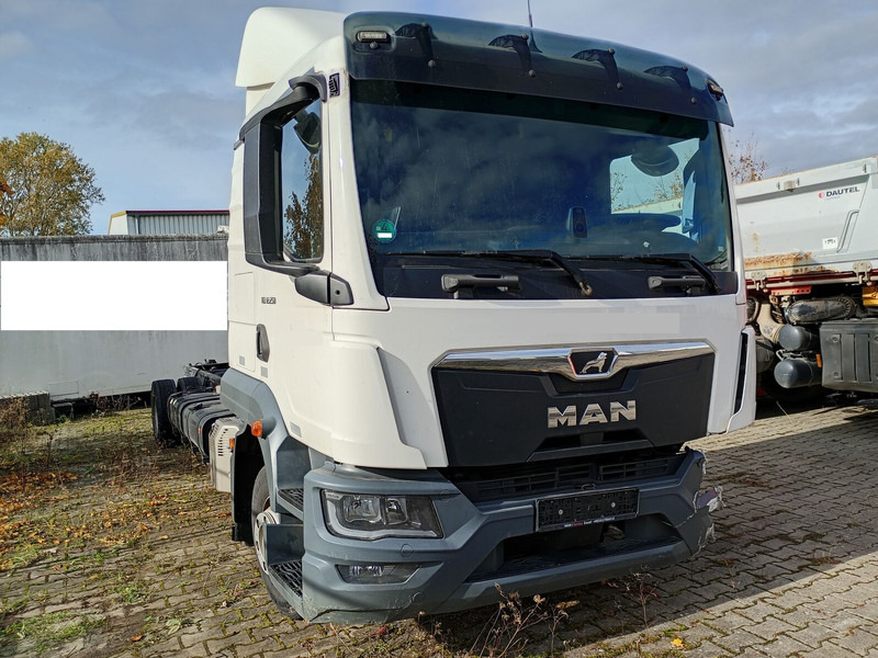 MAN TGL 12.250 gFH Fahrgestell Euro 6 AHK Unfall - Cab chassis truck: picture 2 MAN TGL 12.250 gFH Fahrgestell Euro 6 AHK Unfall - Cab chassis truck: picture 2