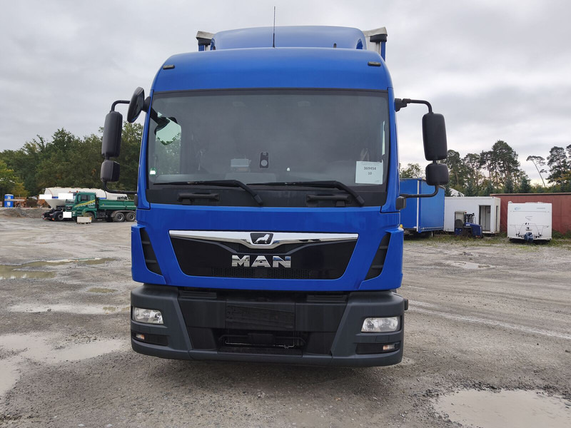 MAN TGL 8.220 Plane Jumbo Gardine Euro6 4x2 (10) - Curtainsider truck: picture 3 MAN TGL 8.220 Plane Jumbo Gardine Euro6 4x2 (10) - Curtainsider truck: picture 3