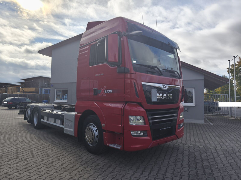 MAN TGX 26.500 BDF 6x2 Euro 6 Retarder Standard Lift+Lenk (29) - Cab chassis truck: picture 2 MAN TGX 26.500 BDF 6x2 Euro 6 Retarder Standard Lift+Lenk (29) - Cab chassis truck: picture 2