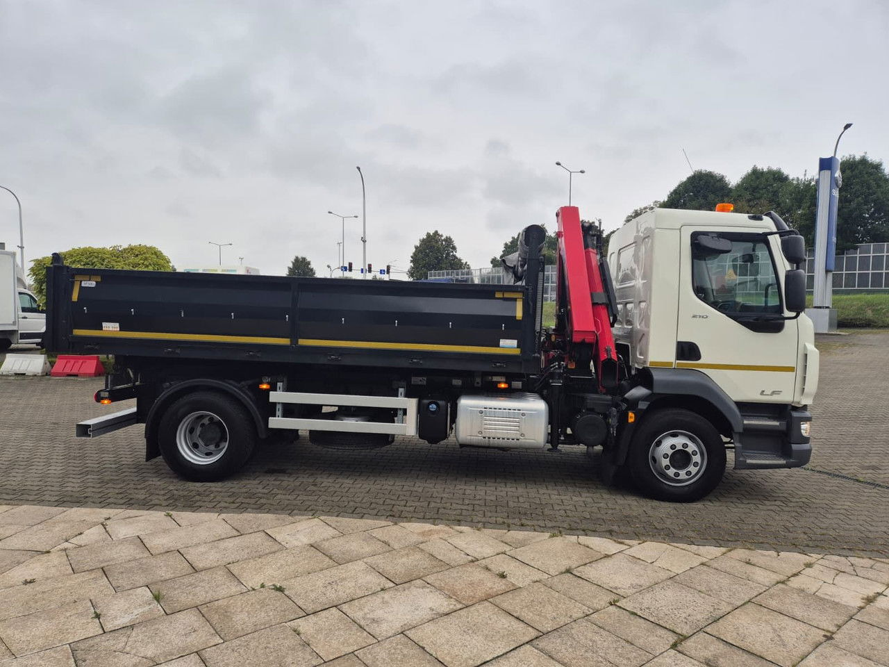 DAF LF 210 HDS HMF / Kipper / Like NEW - Tipper, Crane truck: picture 5 DAF LF 210 HDS HMF / Kipper / Like NEW - Tipper, Crane truck: picture 5