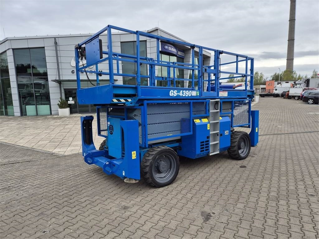 Genie GS 4390 / 15M HIGH / 680KG LOAD / 1 OWNER / SERVIC - Scissor lift: picture 1 Genie GS 4390 / 15M HIGH / 680KG LOAD / 1 OWNER / SERVIC - Scissor lift: picture 1