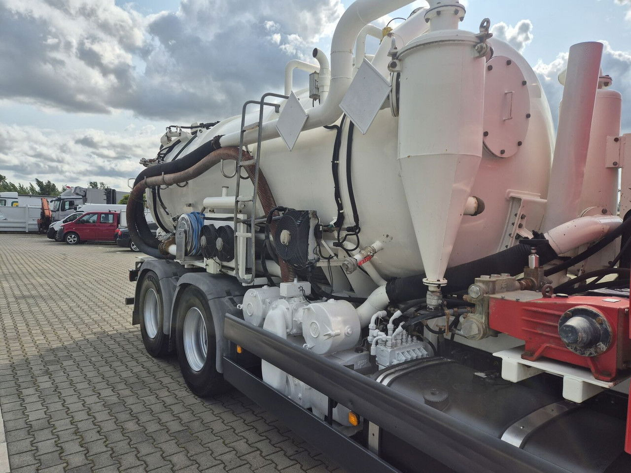 MAN TGA 26.400 ADR / Jurop / 6X4 / 12m3+1m3 / 1 Owner - Vacuum truck: picture 5 MAN TGA 26.400 ADR / Jurop / 6X4 / 12m3+1m3 / 1 Owner - Vacuum truck: picture 5