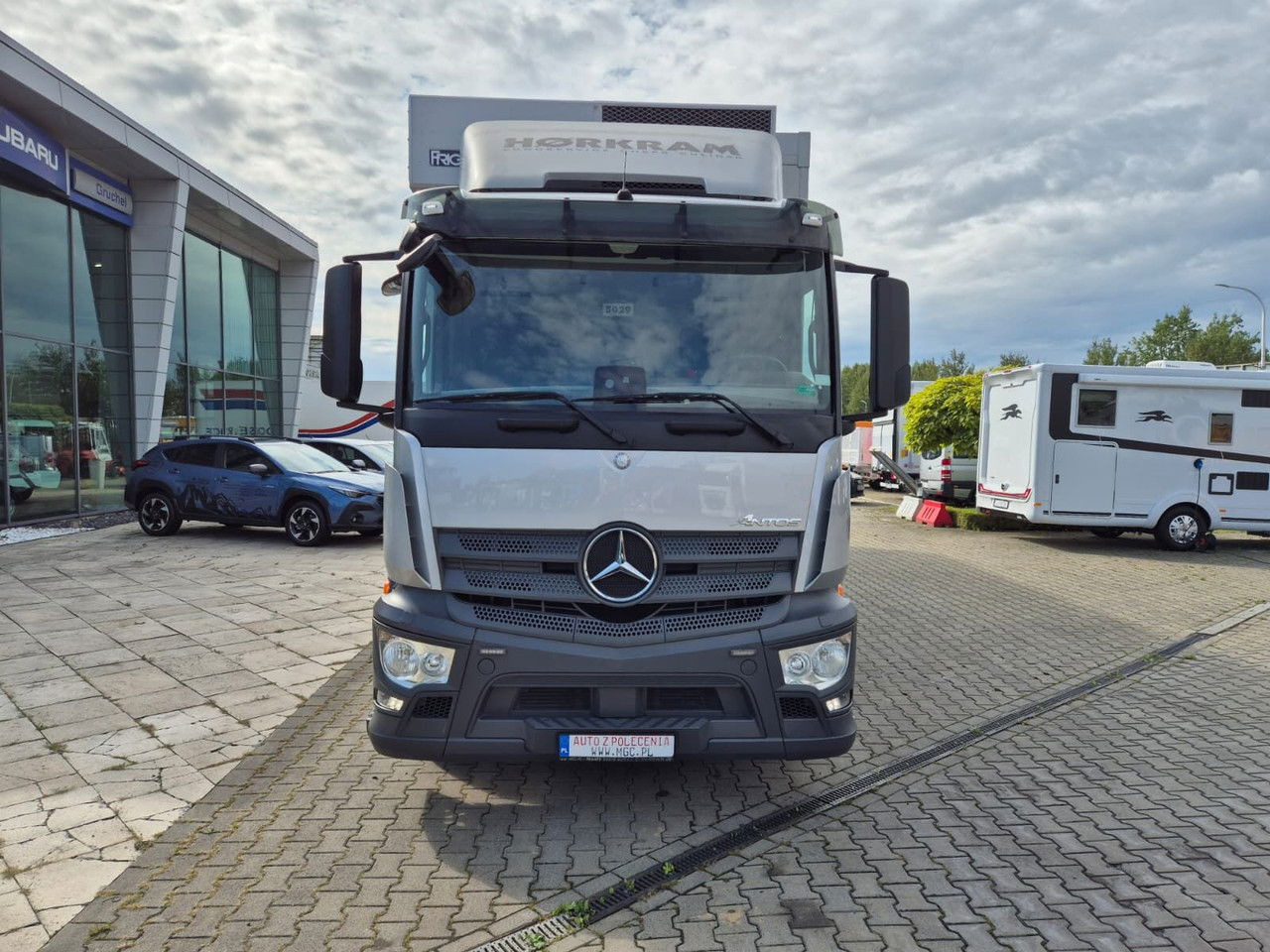 Mercedes-Benz Antos 2532 L 6X2 / Frigoblock / 1 Owner / 6X2 / Euro 6 / TOP - Refrigerator truck: picture 4 Mercedes-Benz Antos 2532 L 6X2 / Frigoblock / 1 Owner / 6X2 / Euro 6 / TOP - Refrigerator truck: picture 4