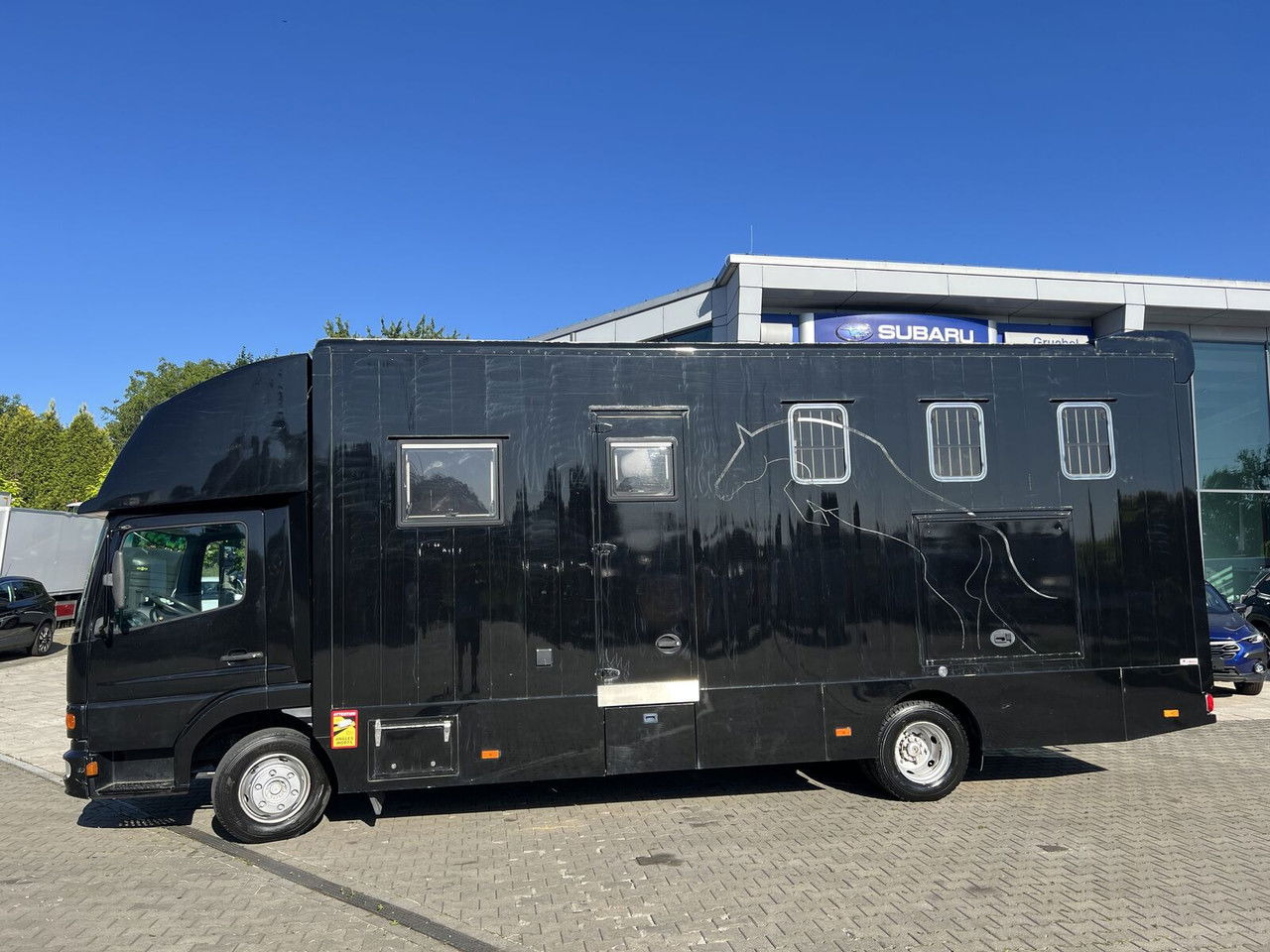 Mercedes-Benz Atego 815 For 4 horses + 3 people / like camper - Horse truck: picture 3 Mercedes-Benz Atego 815 For 4 horses + 3 people / like camper - Horse truck: picture 3